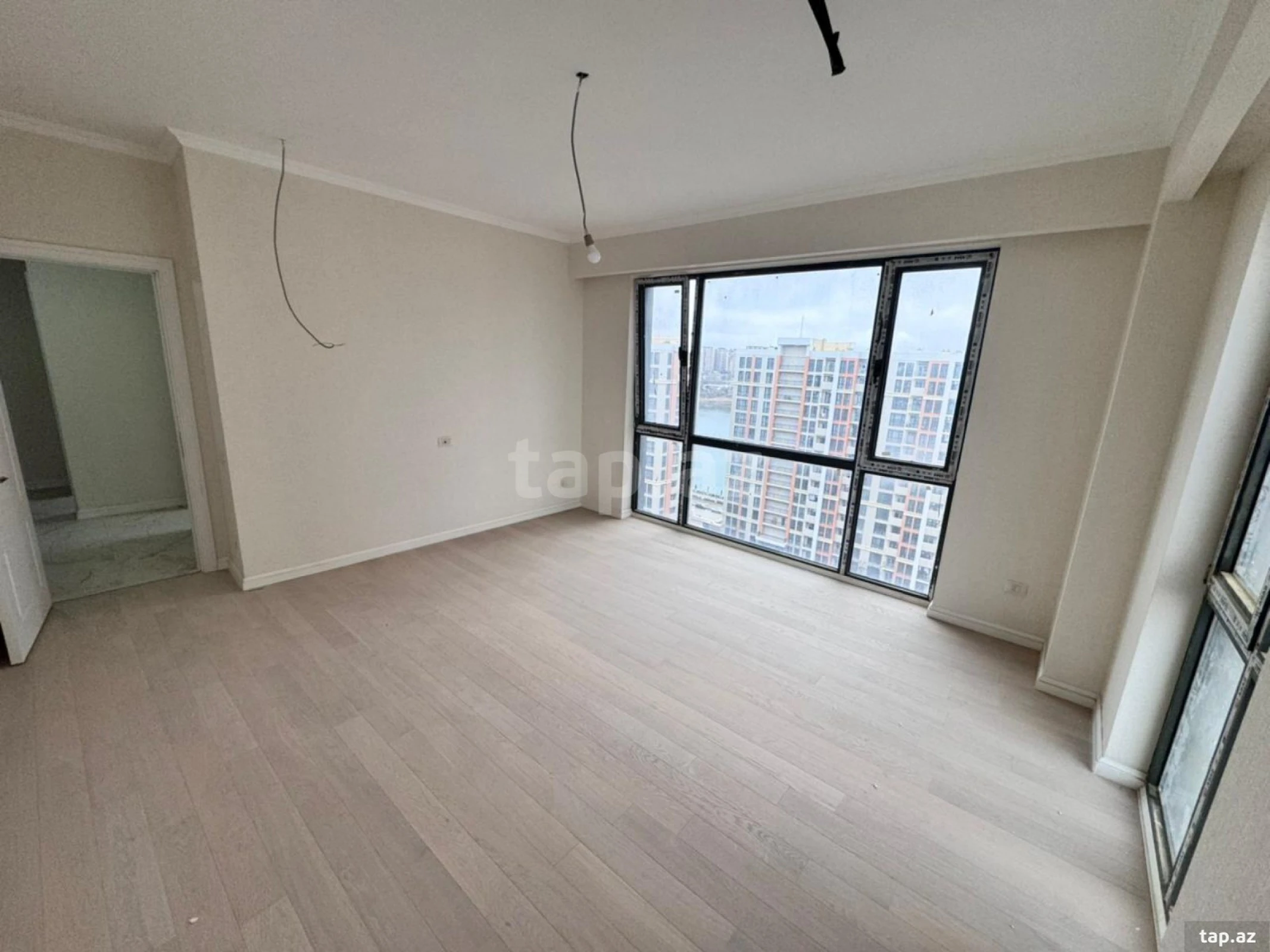 Satılır 3 otaqlı yeni tikili 83 m²
