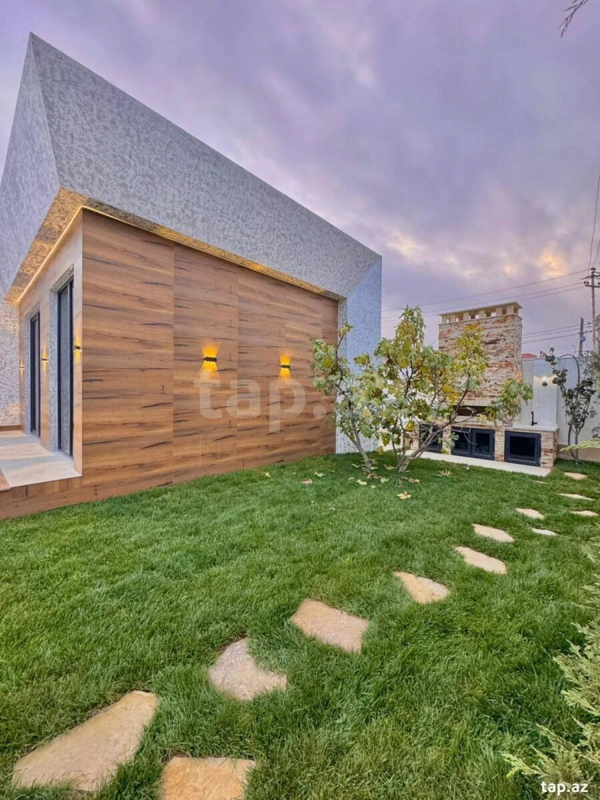 Satılır 5 otaqlı həyət evi