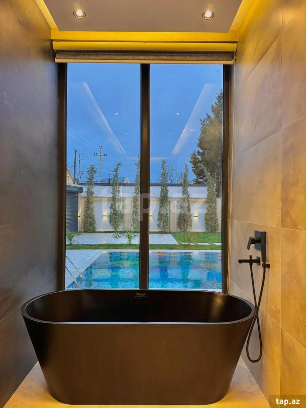 Satılır 5 otaqlı həyət evi