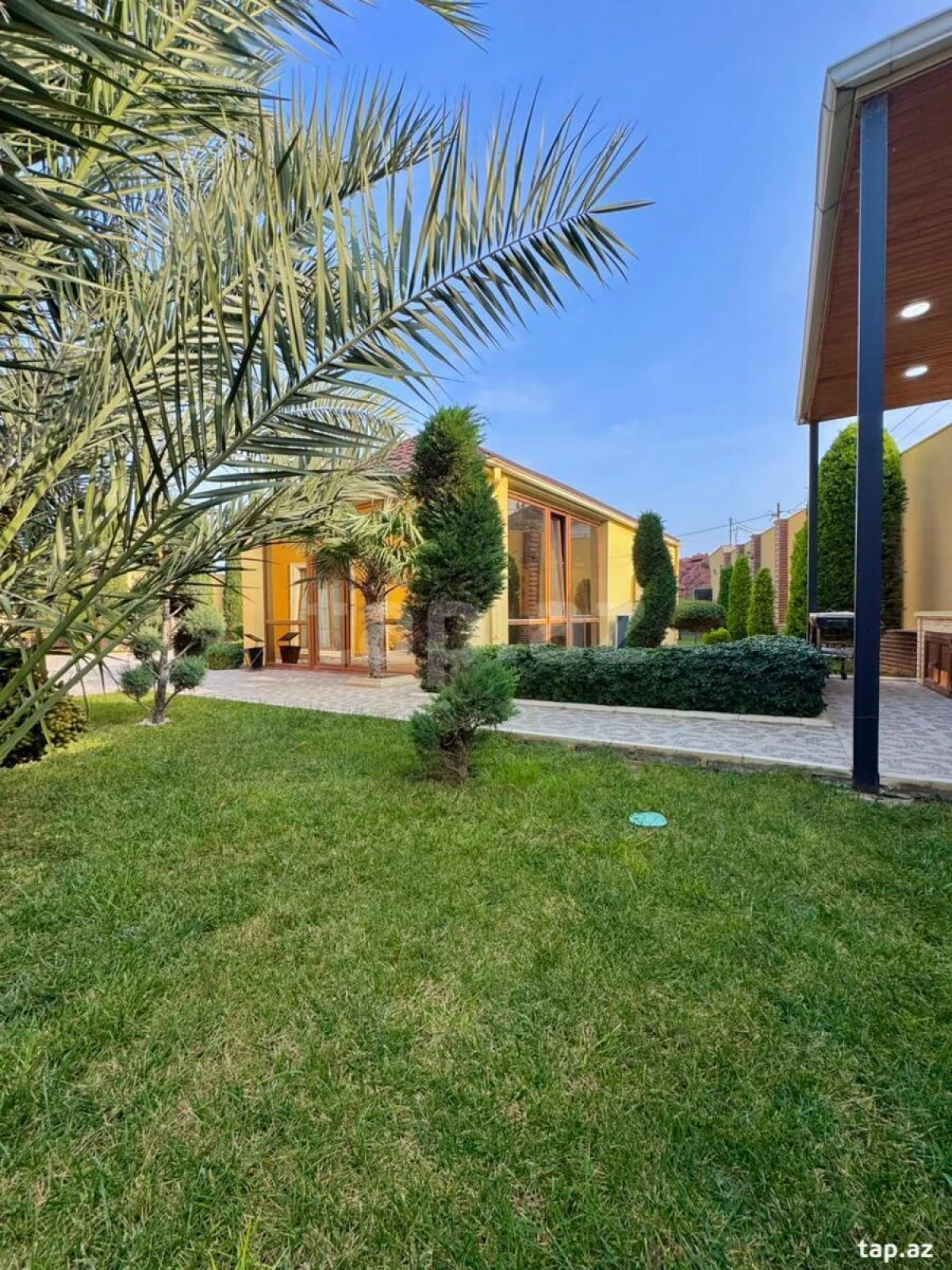 Satılır 6 otaqlı həyət evi