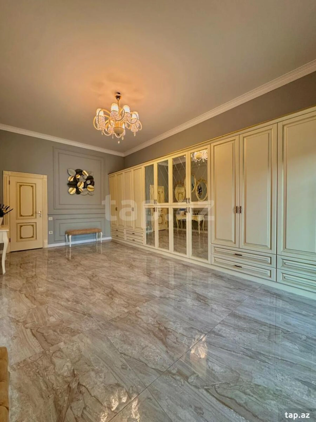 Satılır 6 otaqlı həyət evi