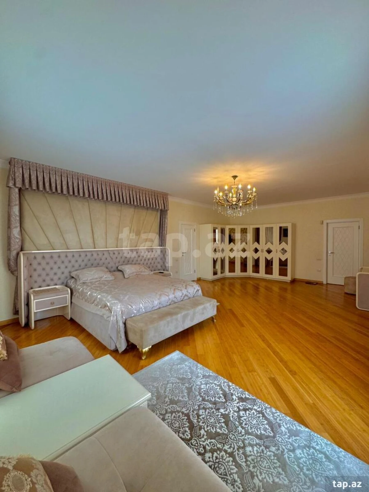 Satılır 6 otaqlı həyət evi