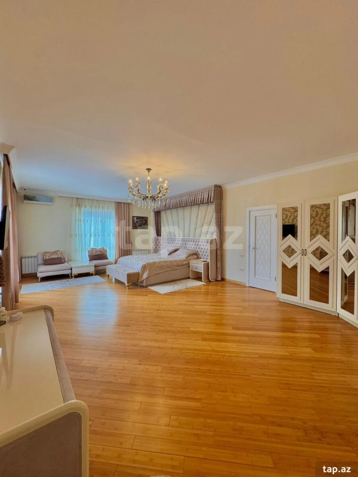 Satılır 6 otaqlı həyət evi