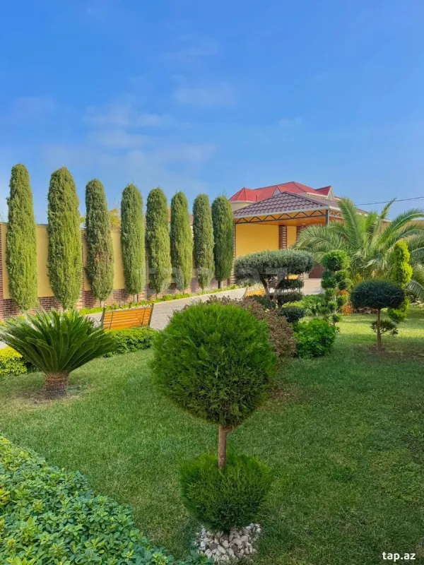 Satılır 6 otaqlı həyət evi