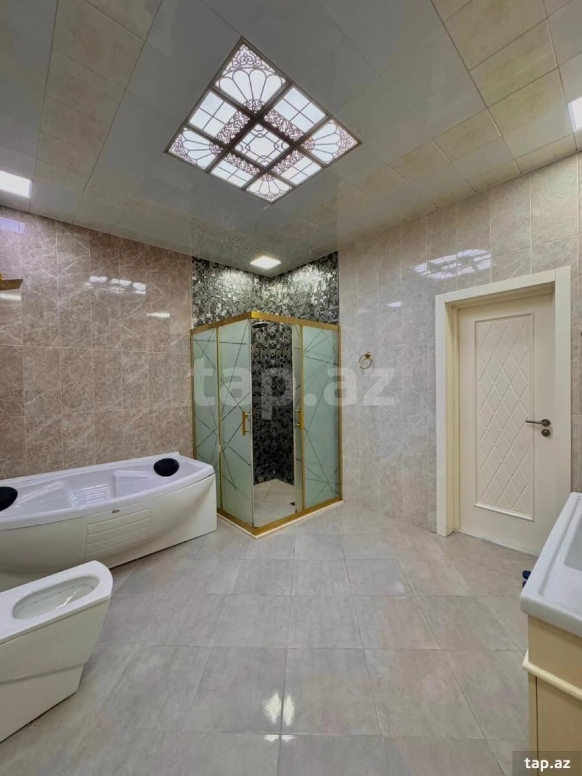 Satılır 6 otaqlı həyət evi