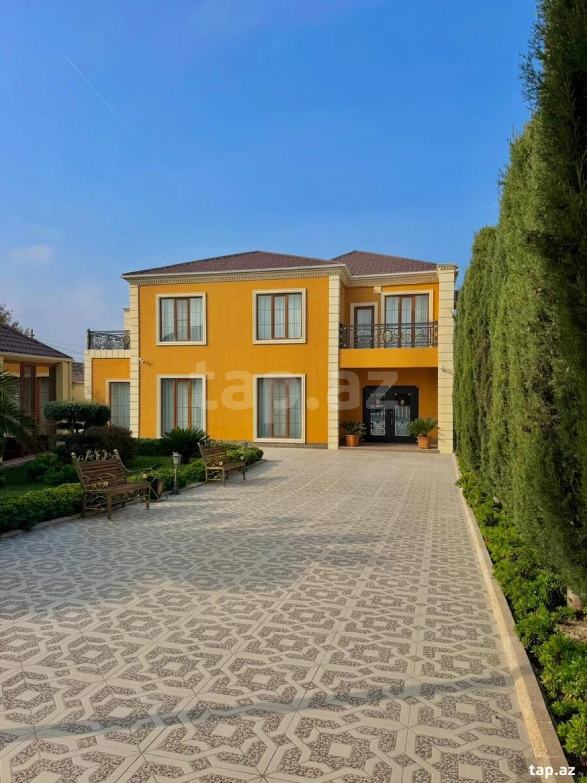 Satılır 6 otaqlı həyət evi