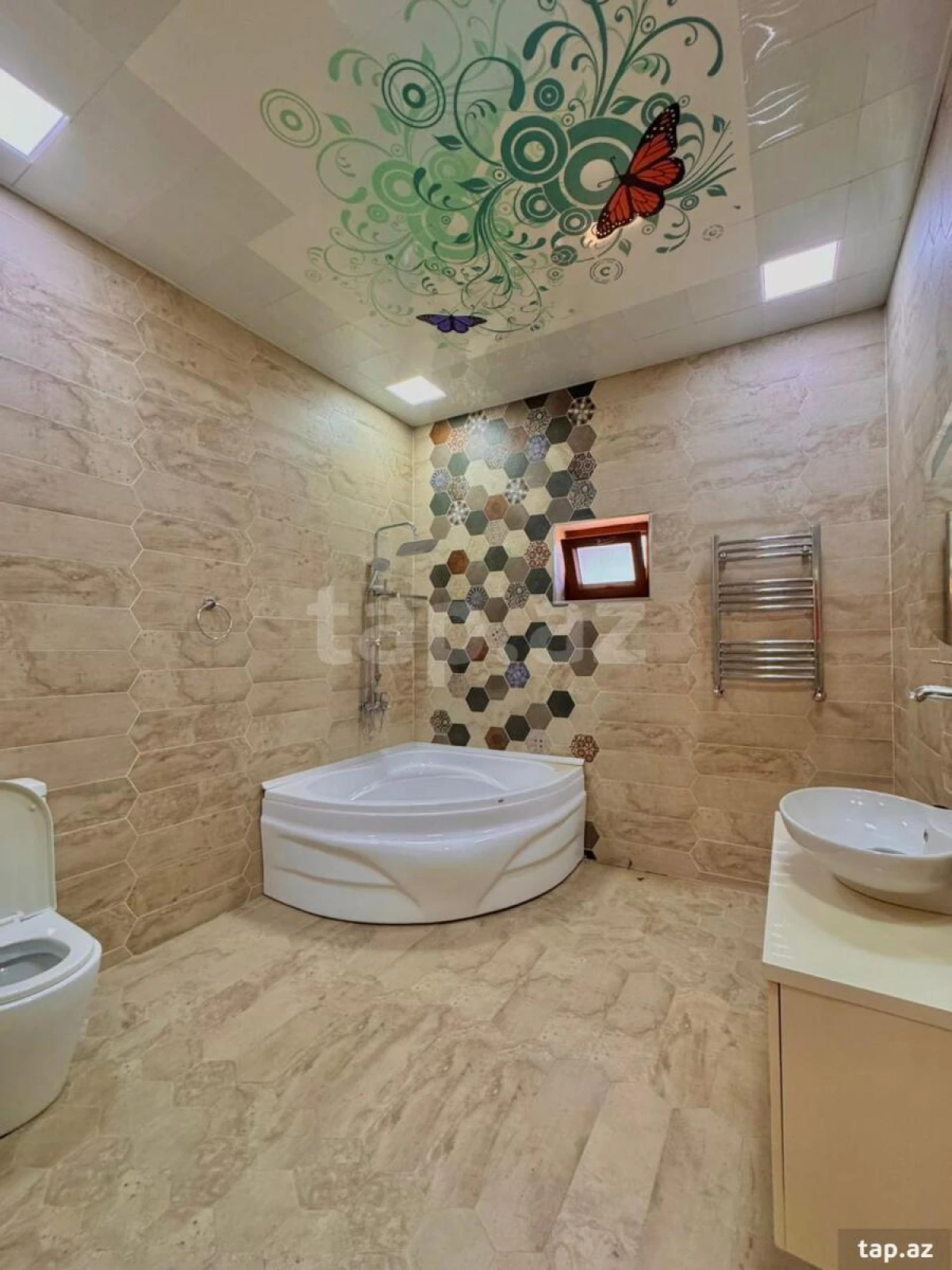 Satılır 6 otaqlı həyət evi