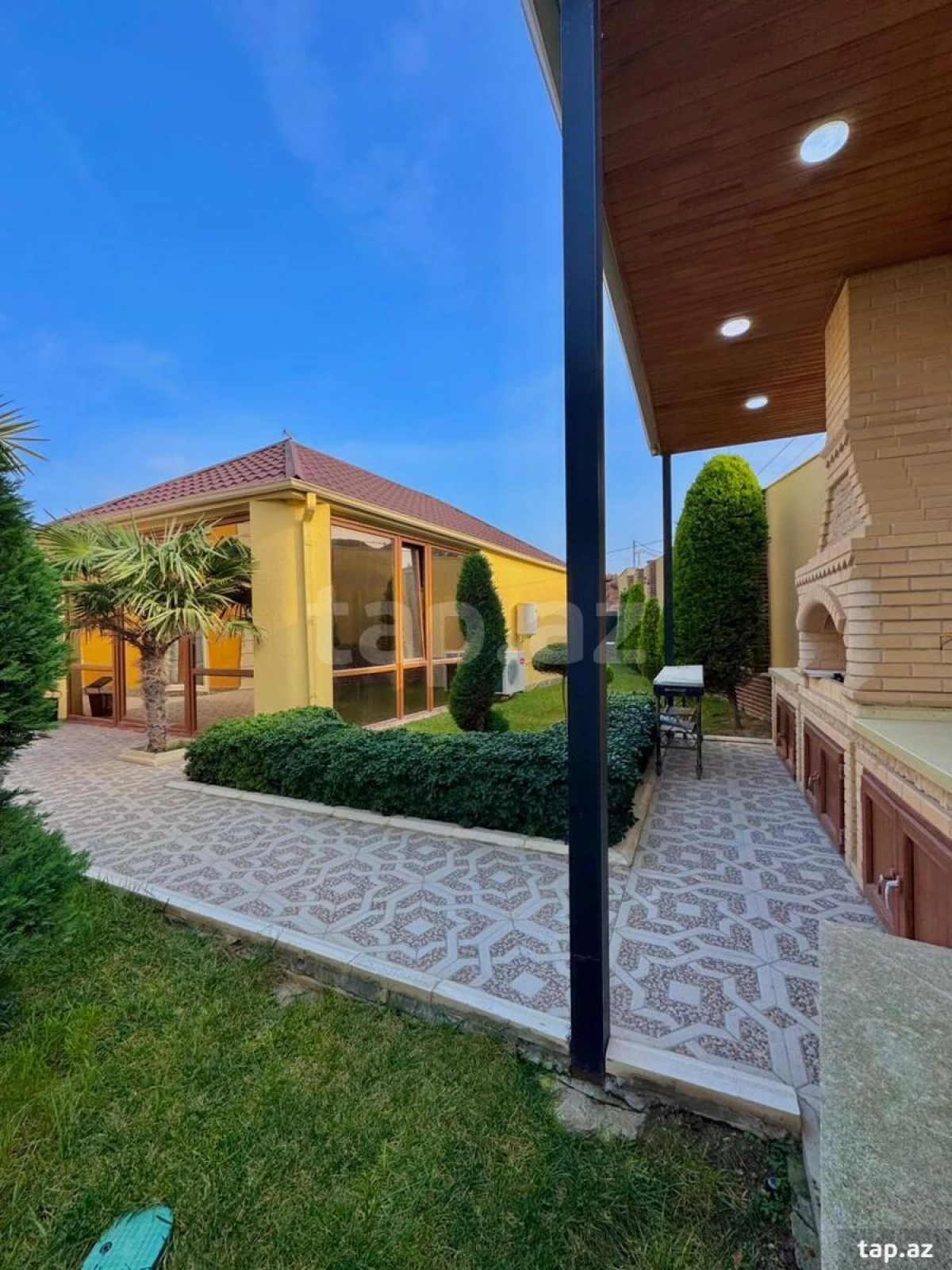 Satılır 6 otaqlı həyət evi