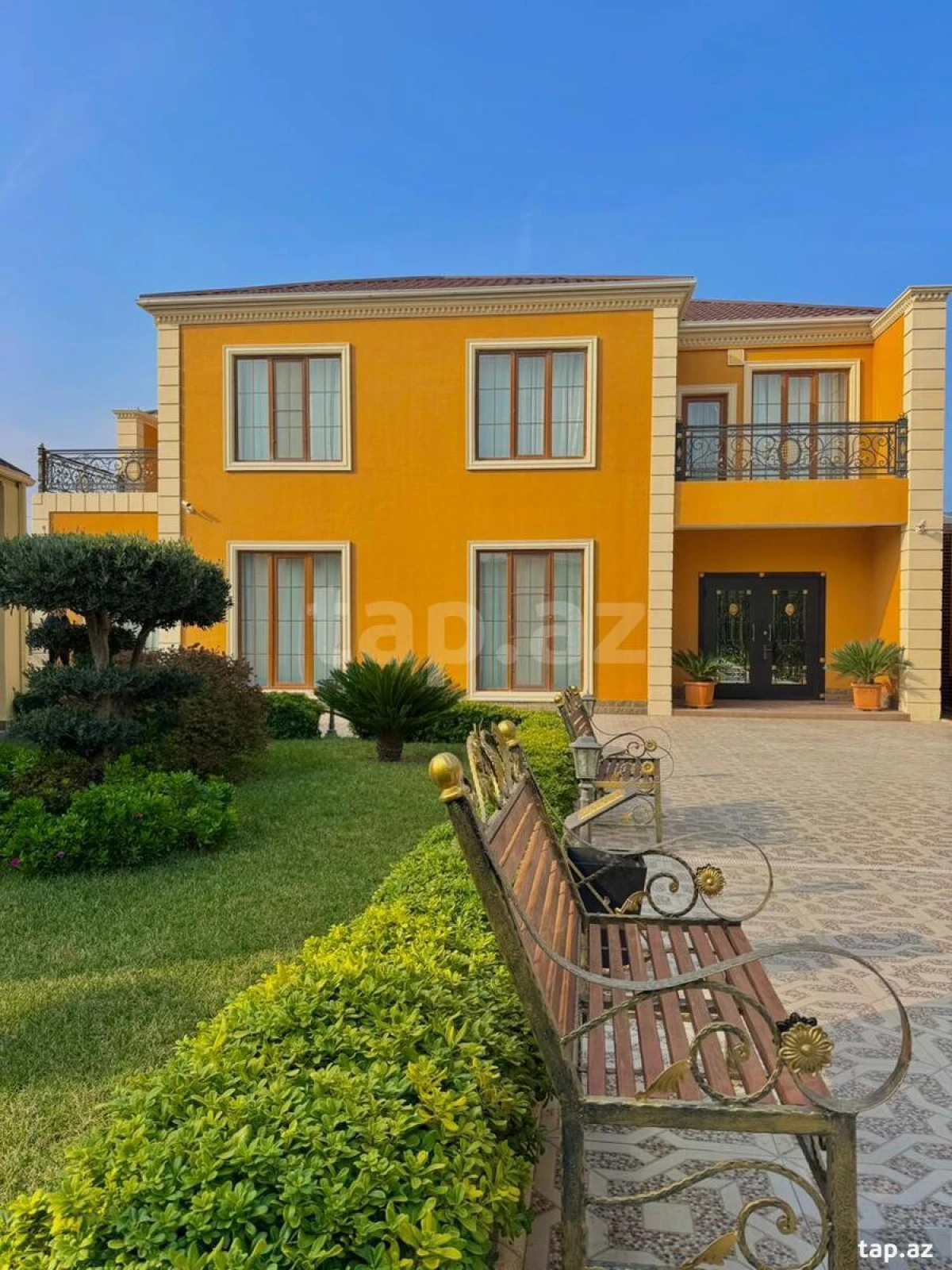 Satılır 6 otaqlı həyət evi