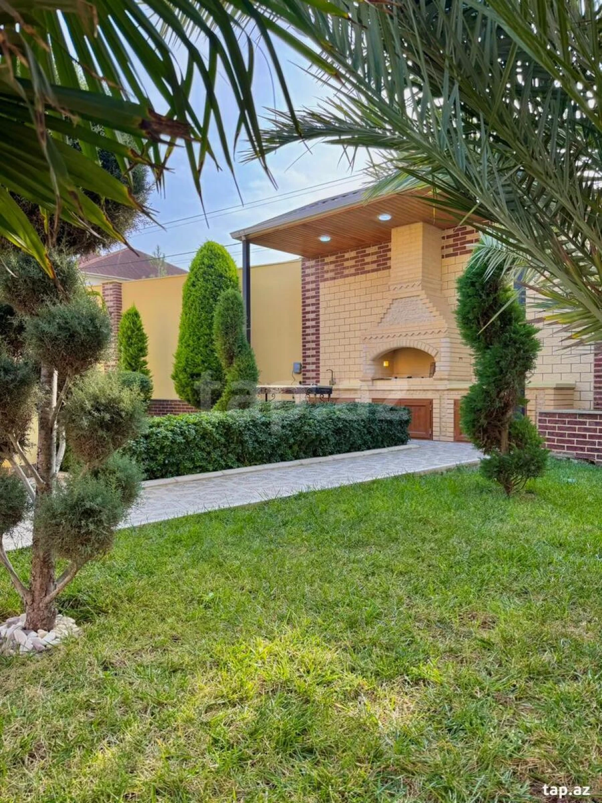 Satılır 6 otaqlı həyət evi