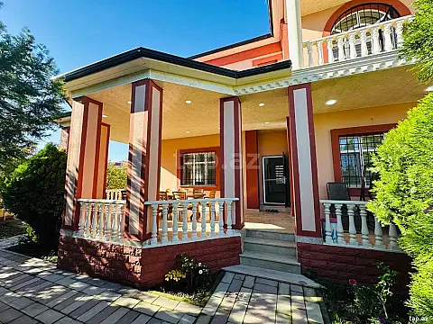 Kirayə verilir 4 otaqlı həyət evi 300 m² — Quba 4 otaq 300.00 m²