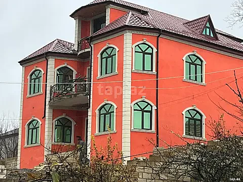 Kirayə verilir 4 otaqlı həyət evi 300 m² — Quba 4 otaq 300.00 m²