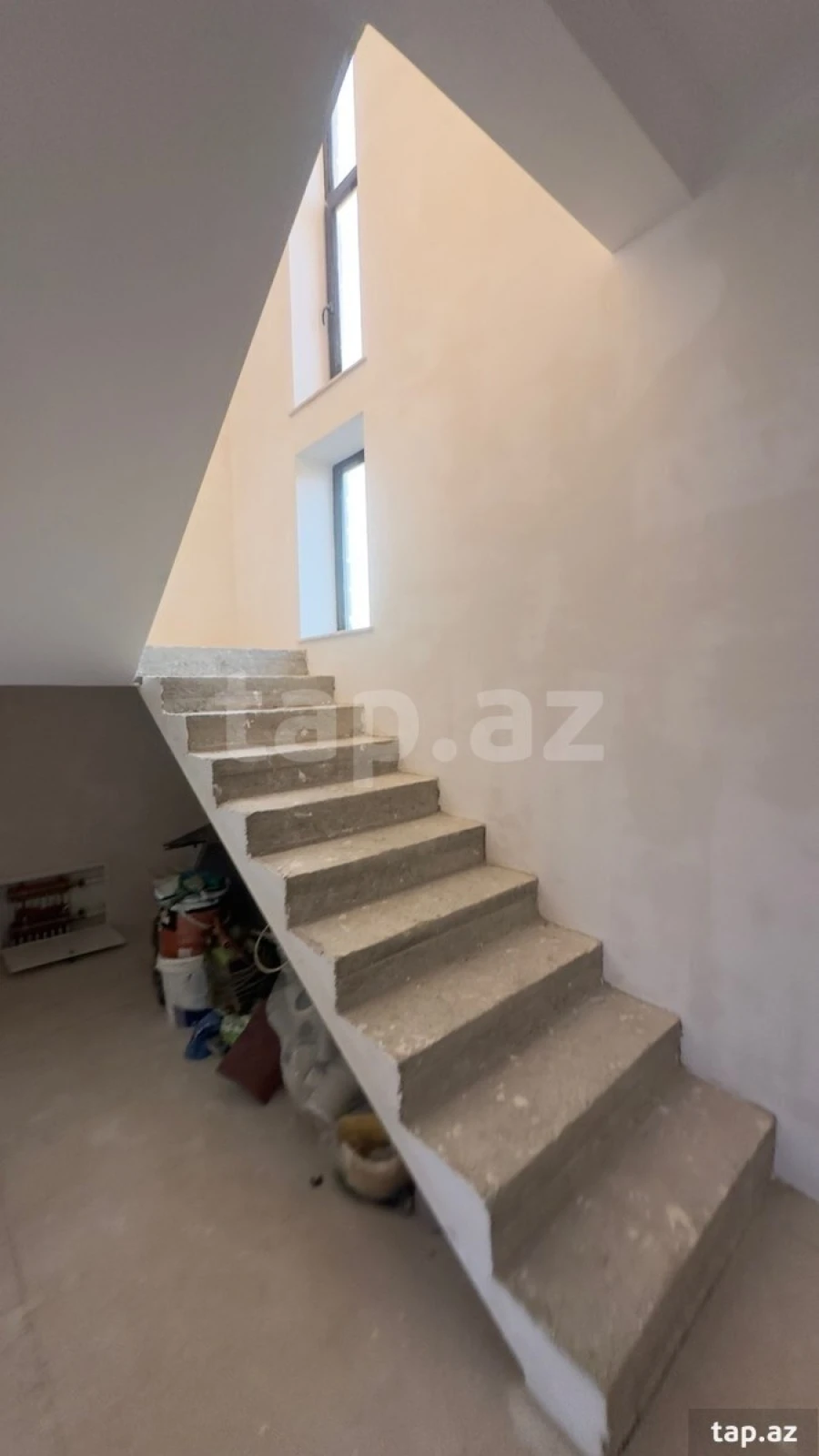 Satılır 5 otaqlı həyət evi