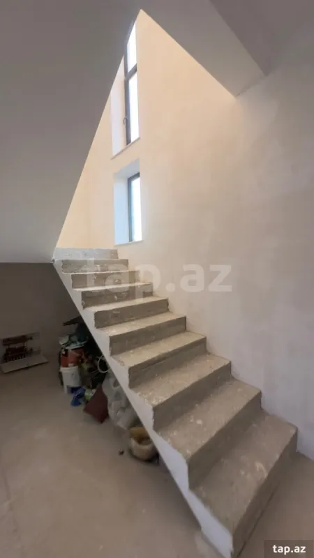 Satılır 5 otaqlı həyət evi