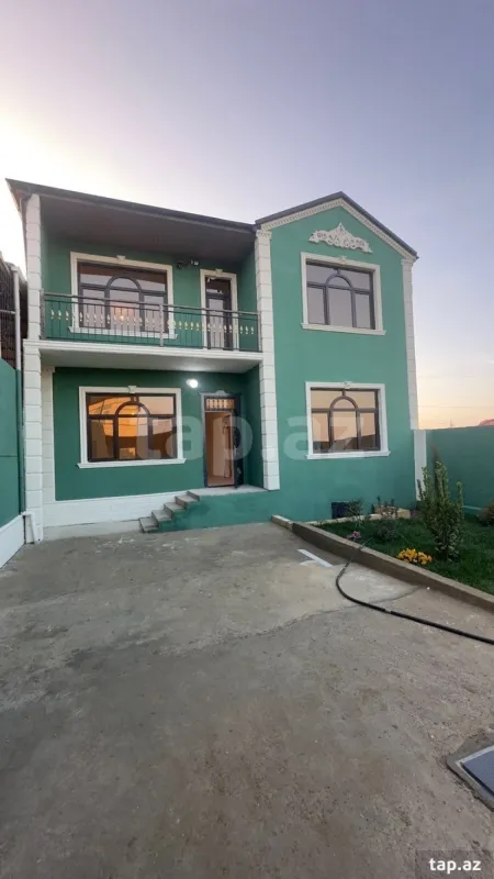 Satılır 5 otaqlı həyət evi