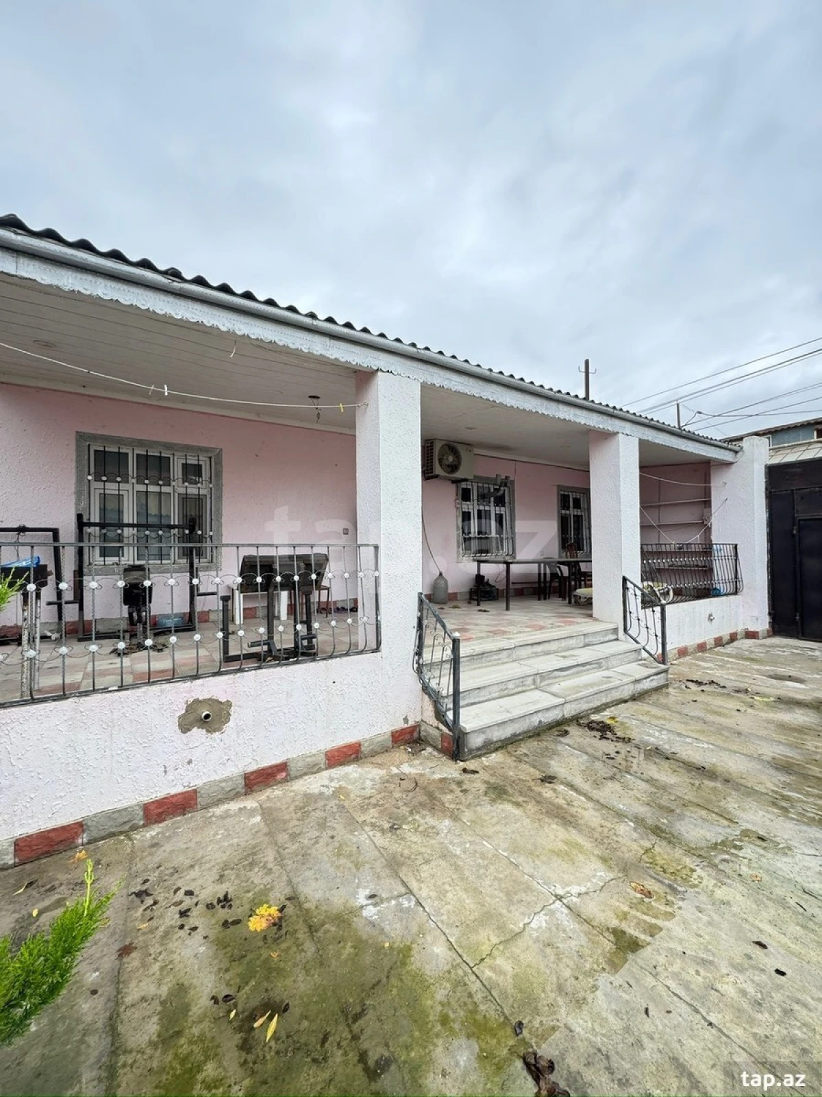 Satılır 4 otaqlı həyət evi