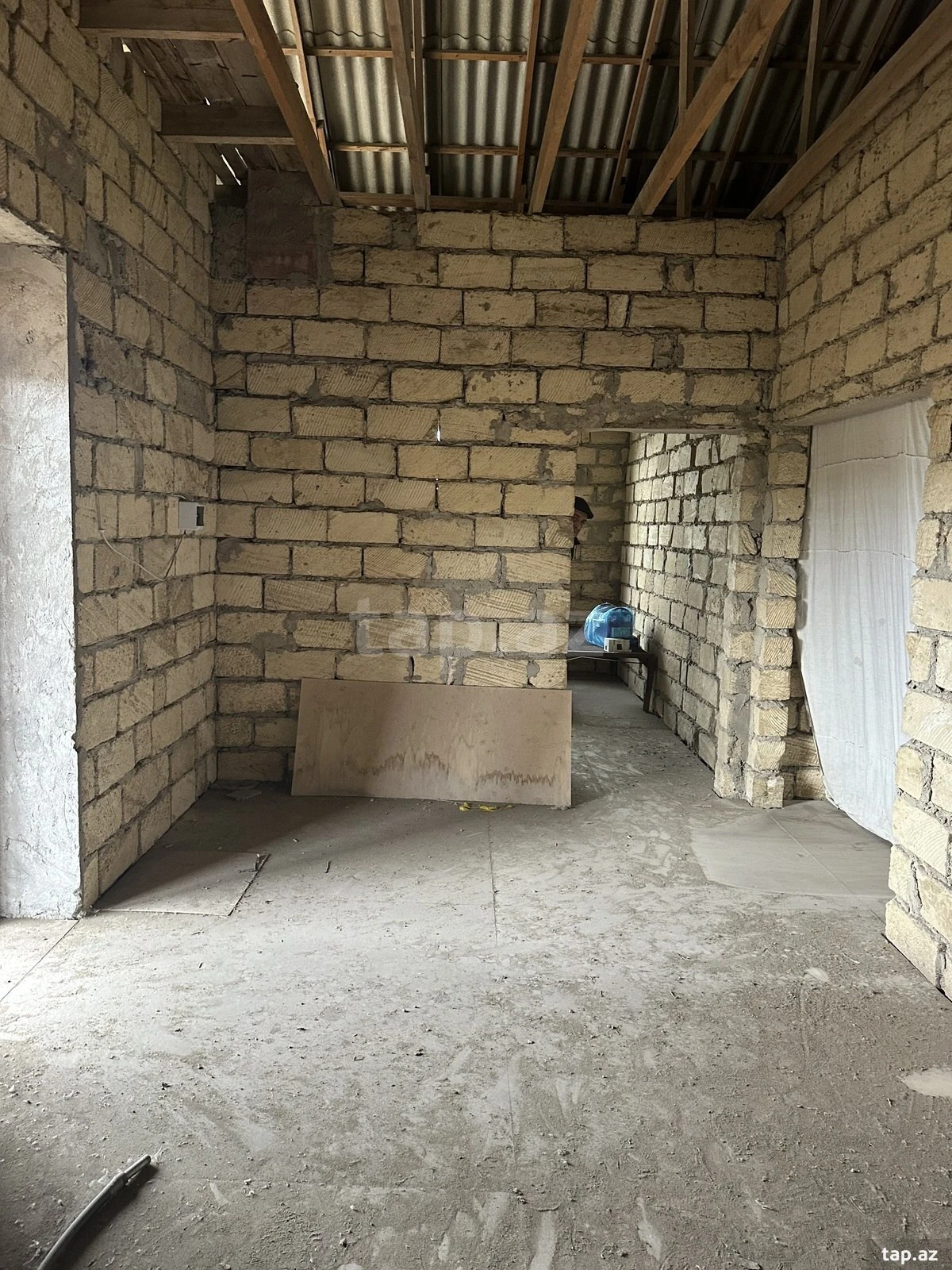 Satılır 5 otaqlı həyət evi