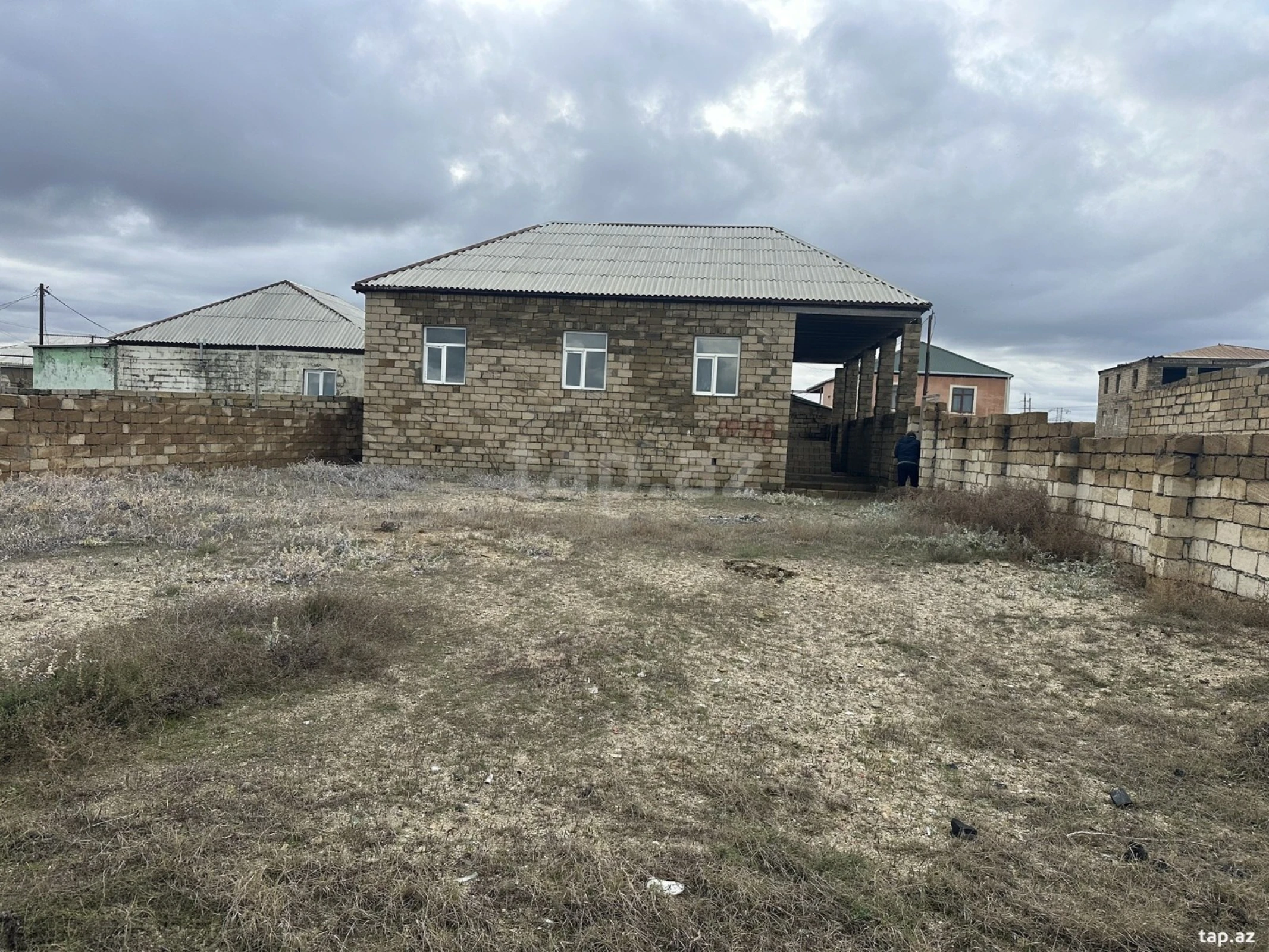 Satılır 5 otaqlı həyət evi