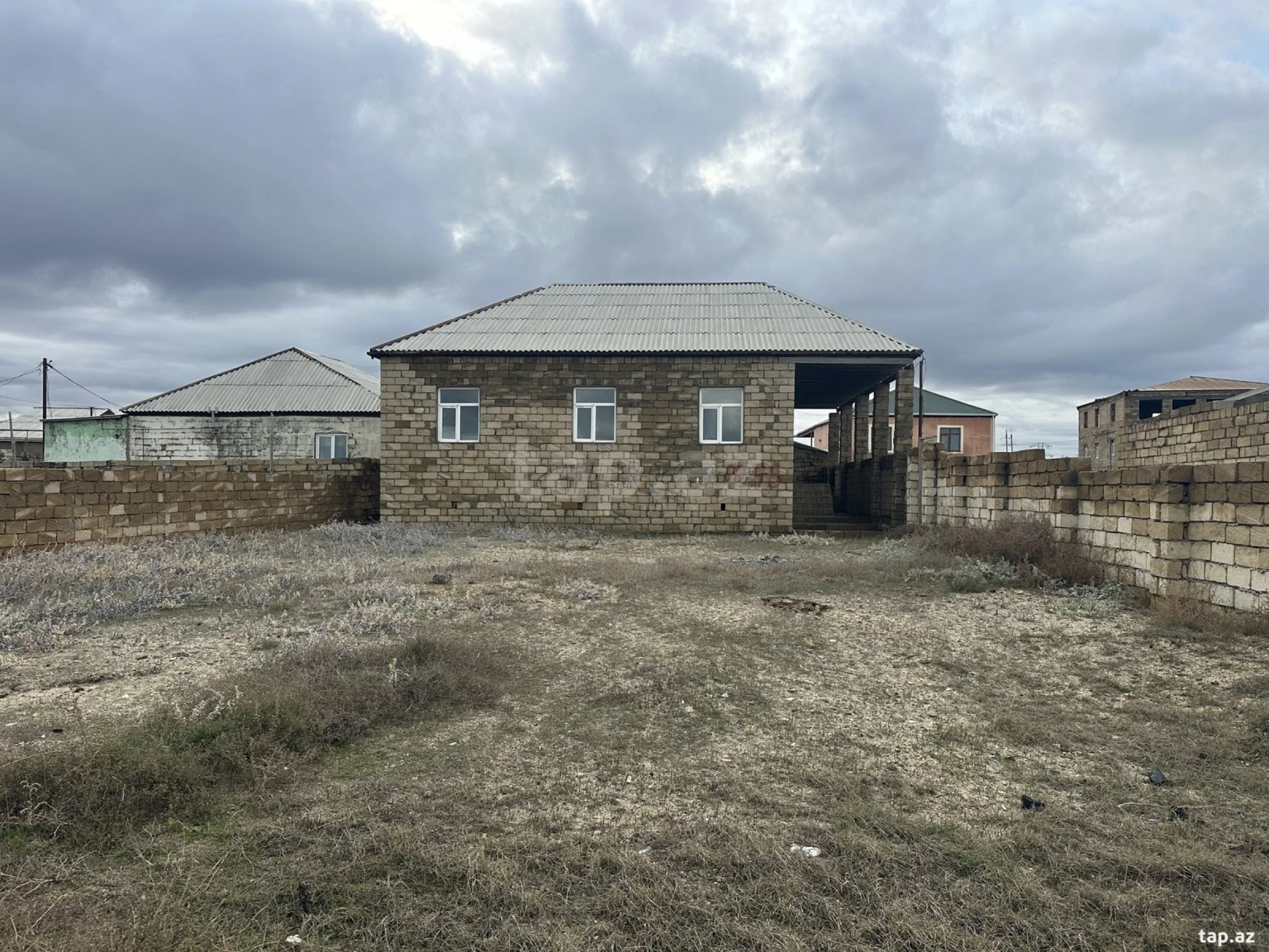 Satılır 5 otaqlı həyət evi