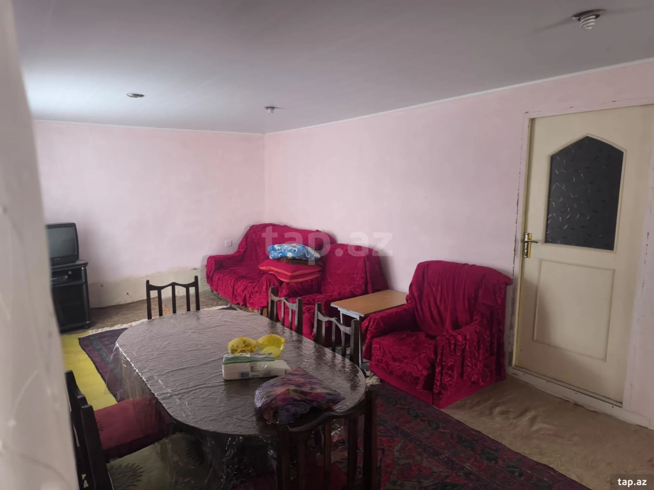 Satılır 8 otaqlı həyət evi