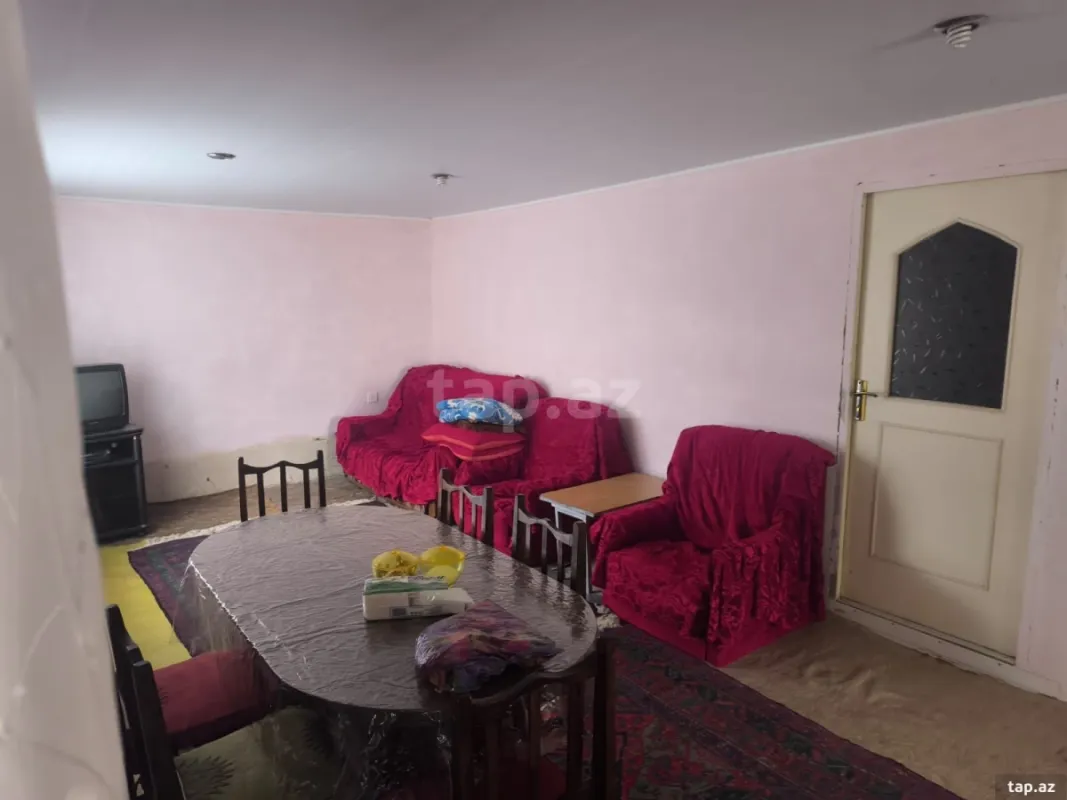 Satılır 8 otaqlı həyət evi