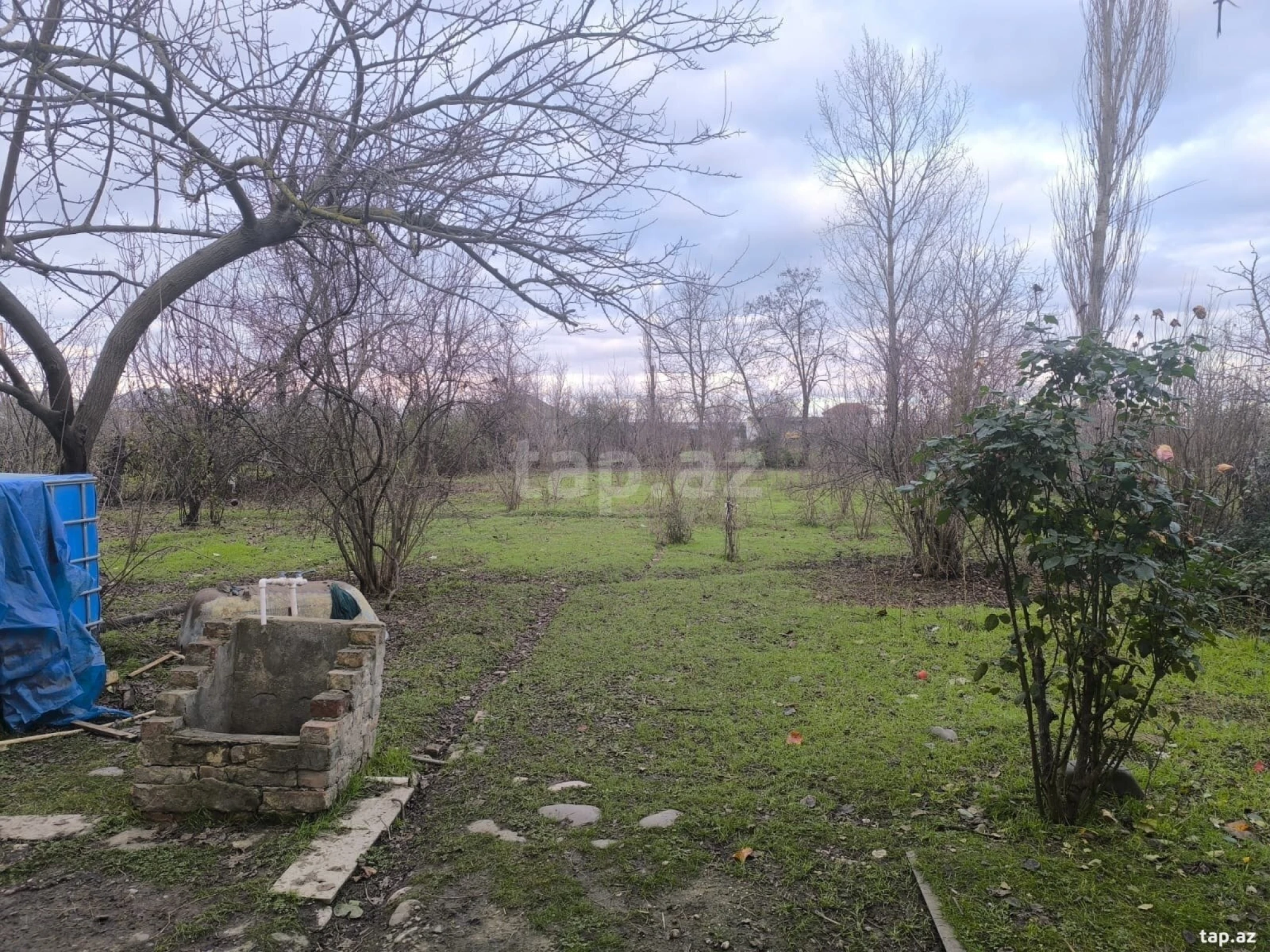 Satılır 8 otaqlı həyət evi