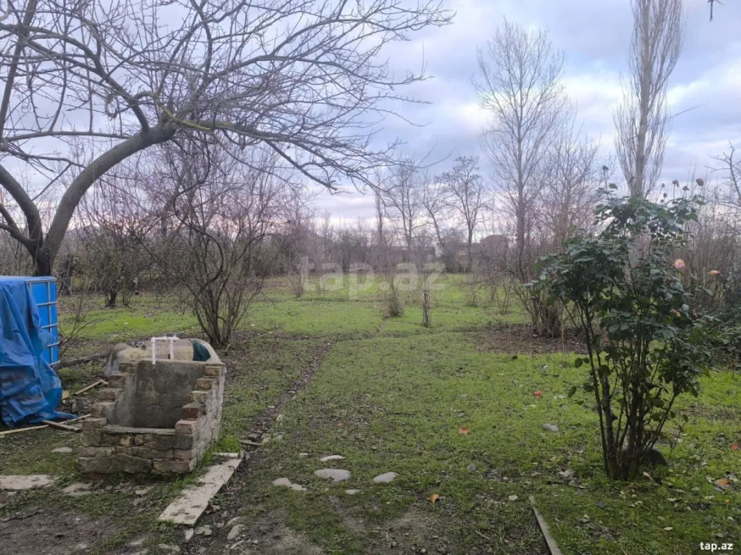 Satılır 8 otaqlı həyət evi