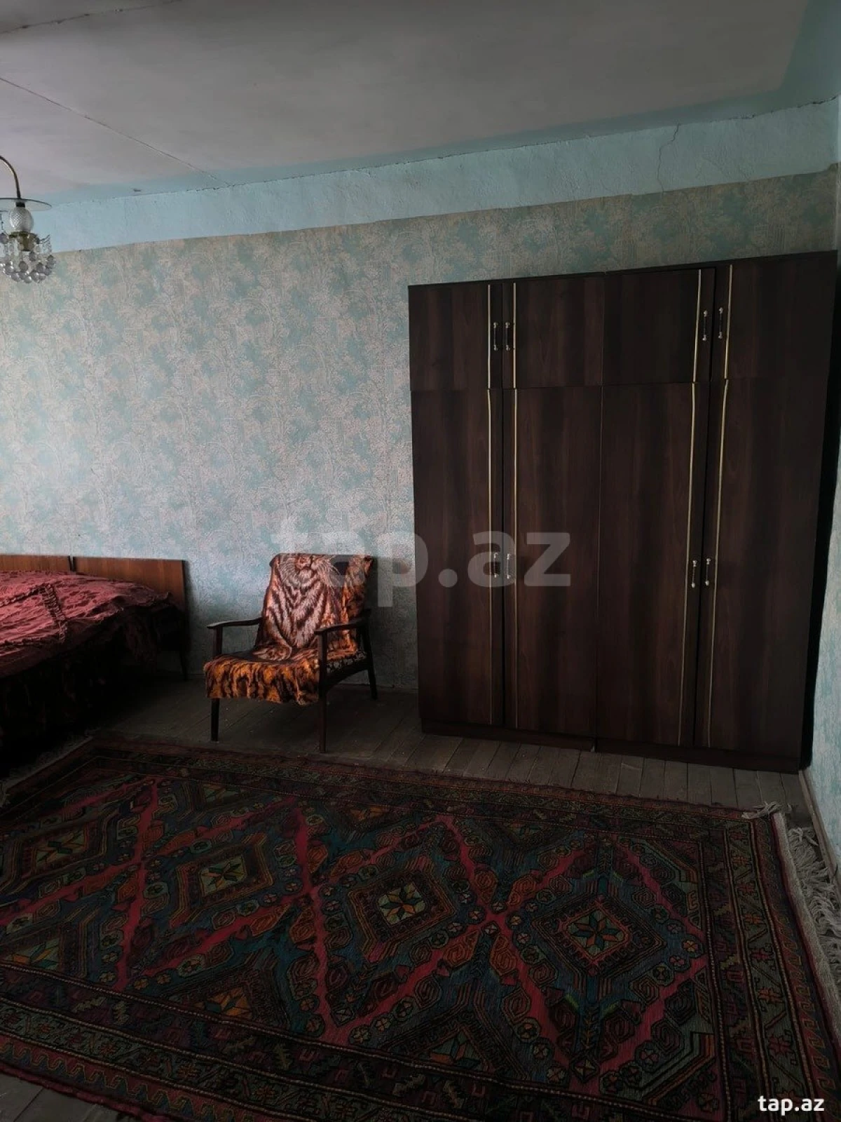 Satılır 8 otaqlı həyət evi