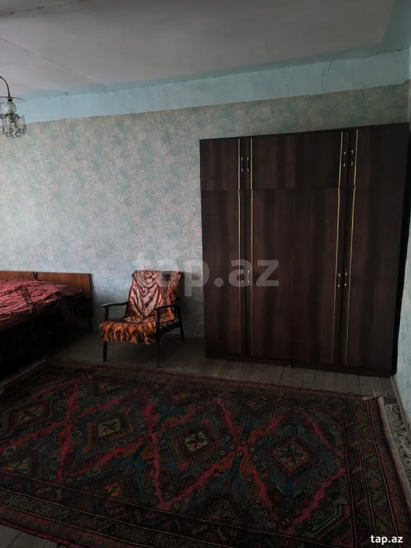 Satılır 8 otaqlı həyət evi