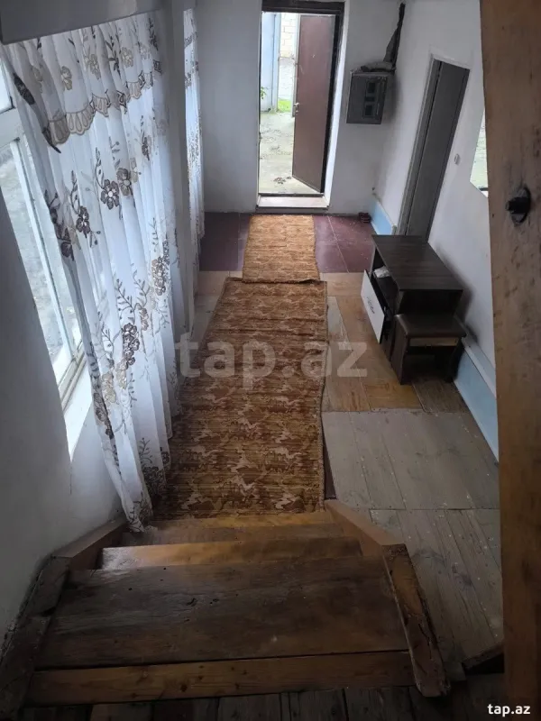 Satılır 8 otaqlı həyət evi