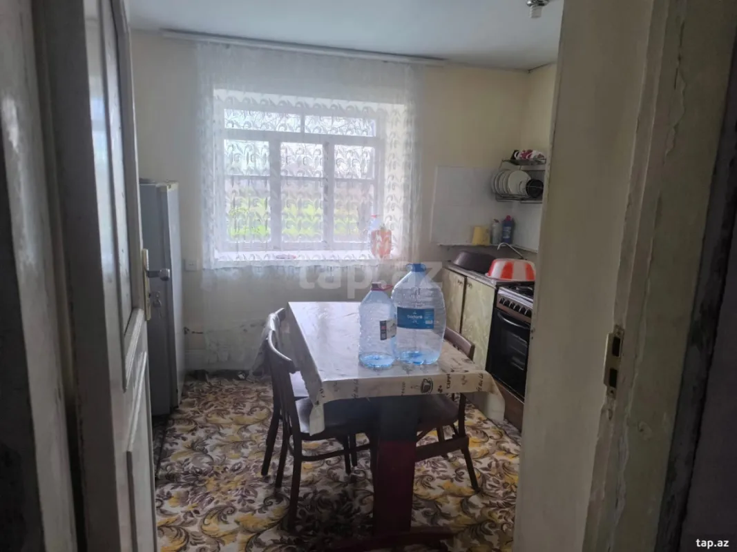 Satılır 8 otaqlı həyət evi