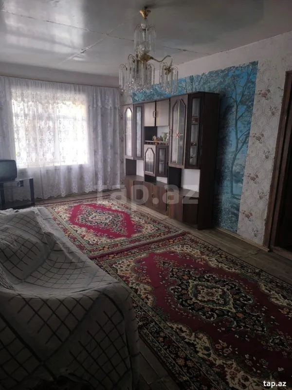 Satılır 8 otaqlı həyət evi