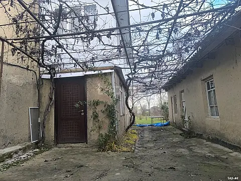 Satılır 8 otaqlı həyət evi