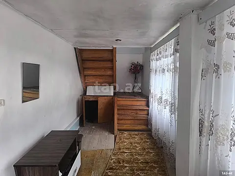 Satılır 8 otaqlı həyət evi