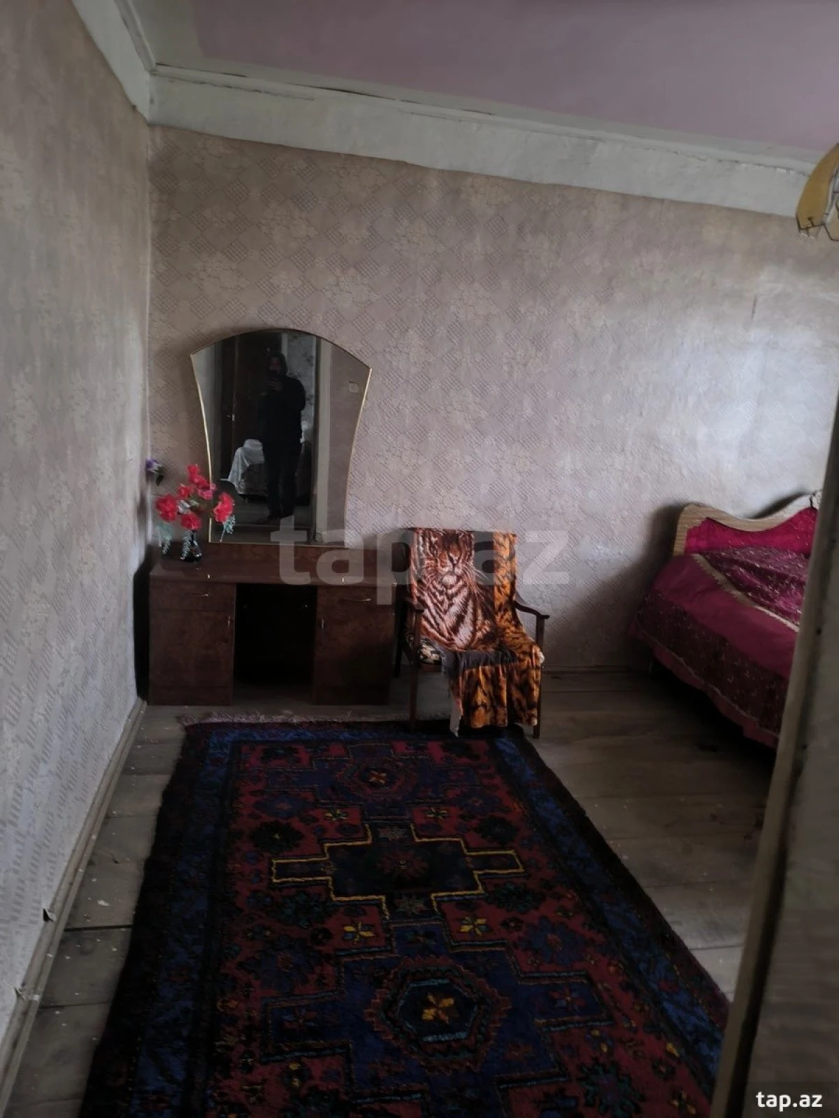 Satılır 8 otaqlı həyət evi