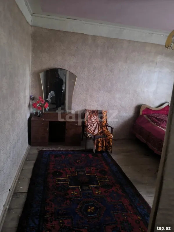 Satılır 8 otaqlı həyət evi