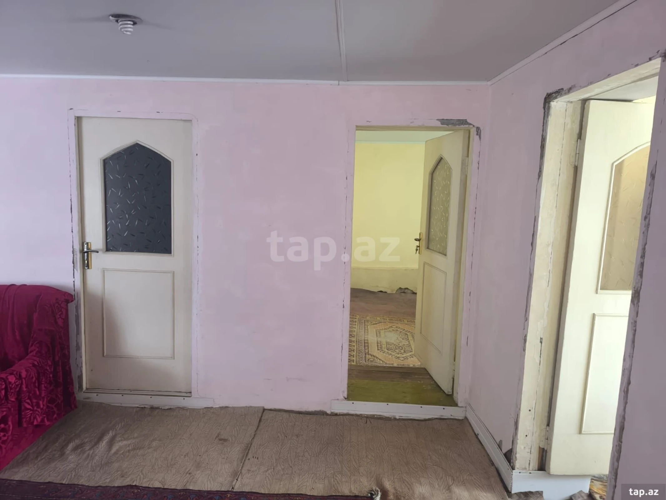 Satılır 8 otaqlı həyət evi