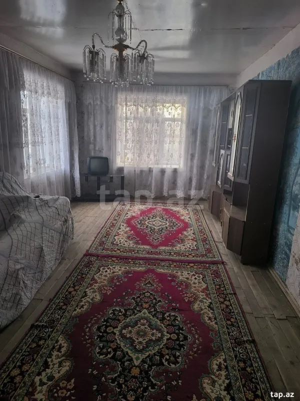 Satılır 8 otaqlı həyət evi