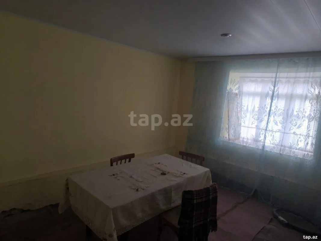 Satılır 8 otaqlı həyət evi