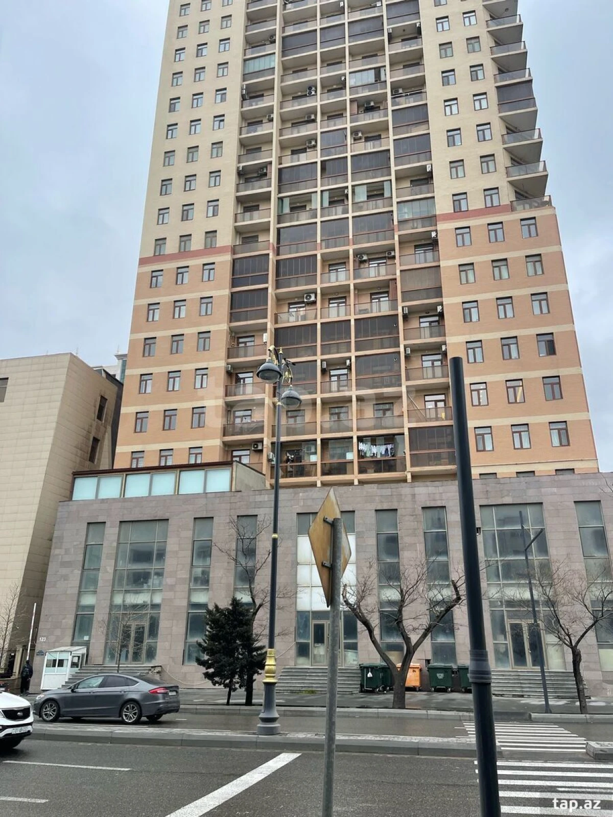 Satılır 4 otaqlı yeni tikili 140 m²