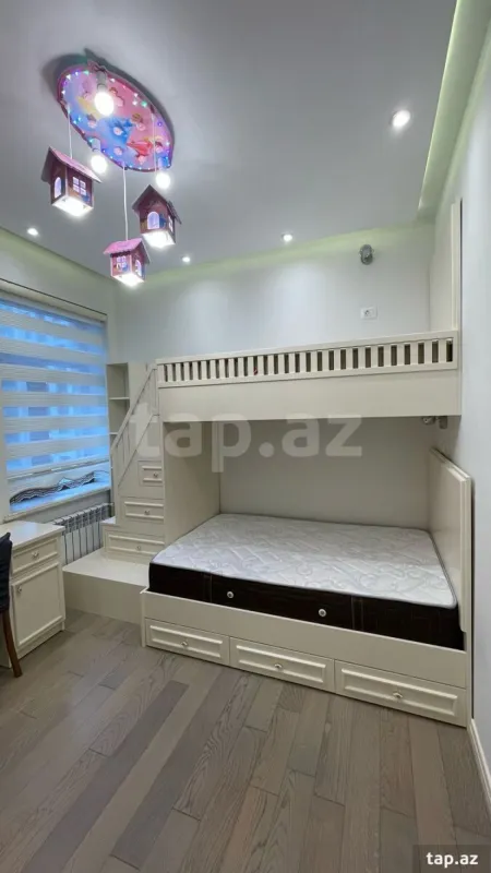 Satılır 4 otaqlı yeni tikili 140 m²