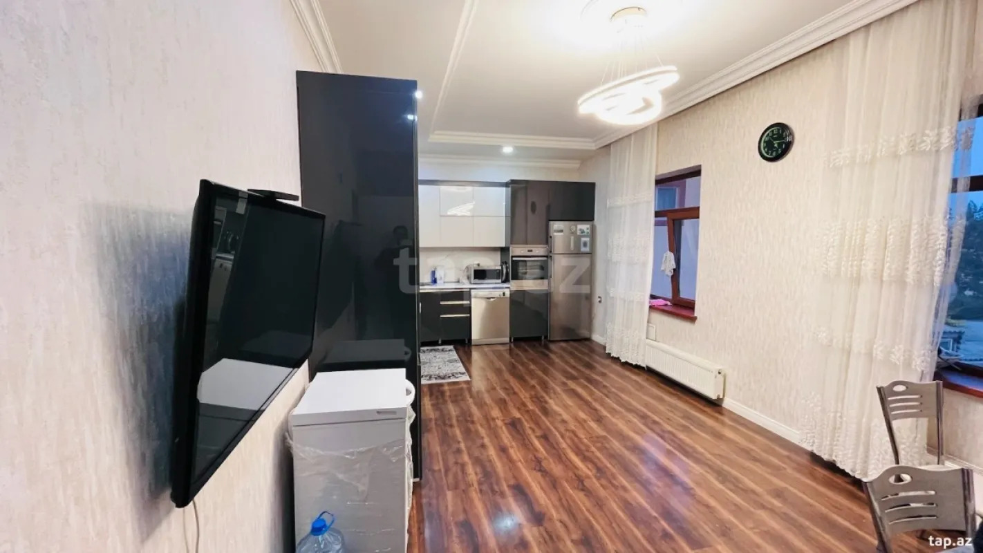 Satılır 7 otaqlı həyət evi