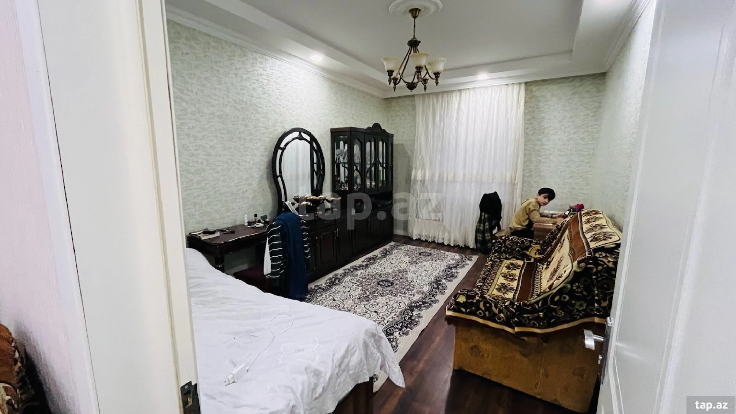 Satılır 7 otaqlı həyət evi