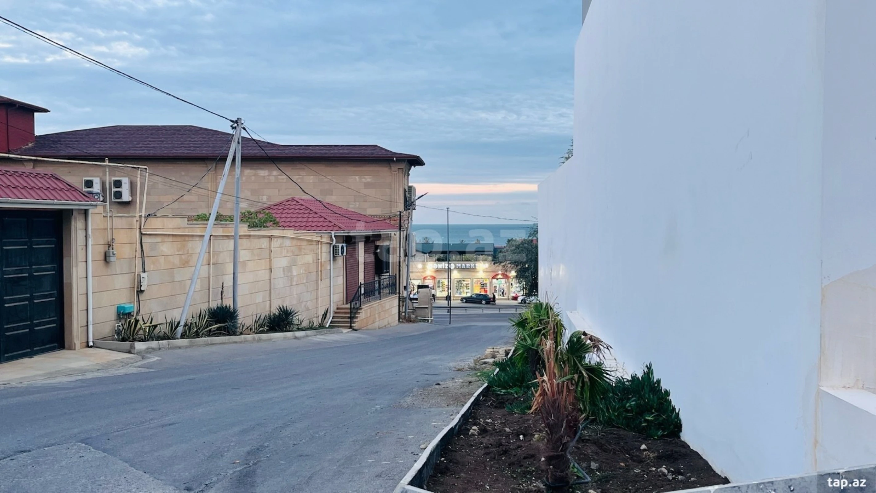 Satılır 7 otaqlı həyət evi