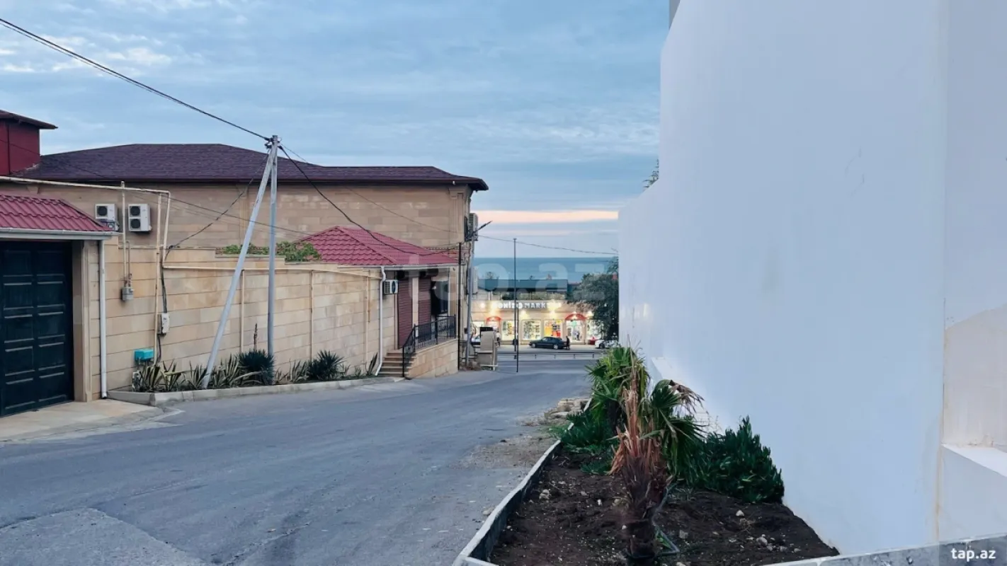 Satılır 7 otaqlı həyət evi