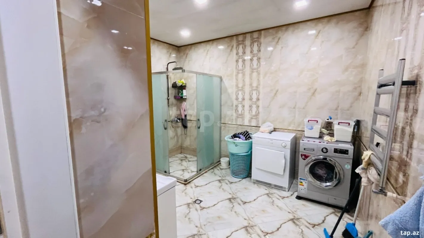 Satılır 7 otaqlı həyət evi