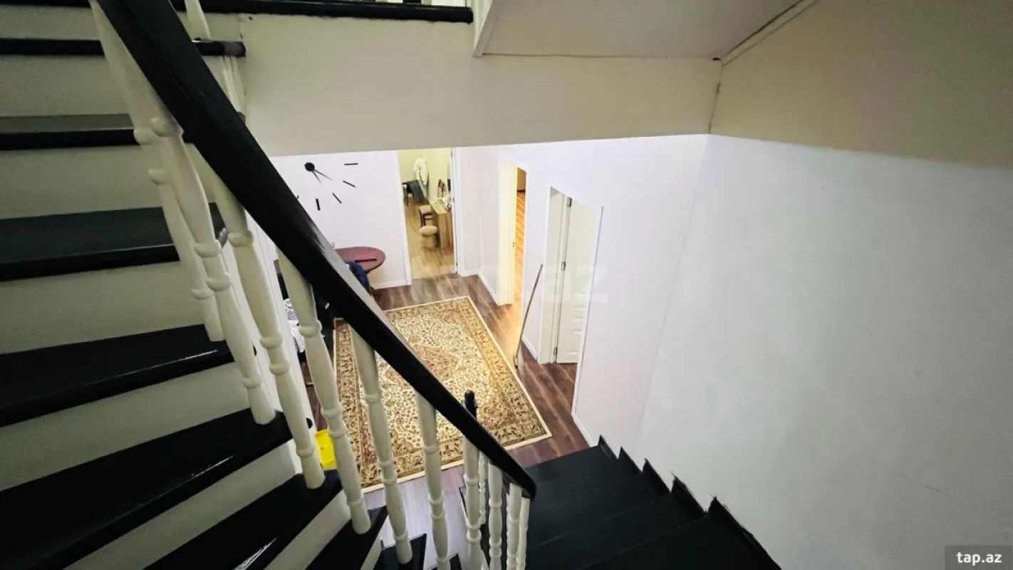 Satılır 7 otaqlı həyət evi