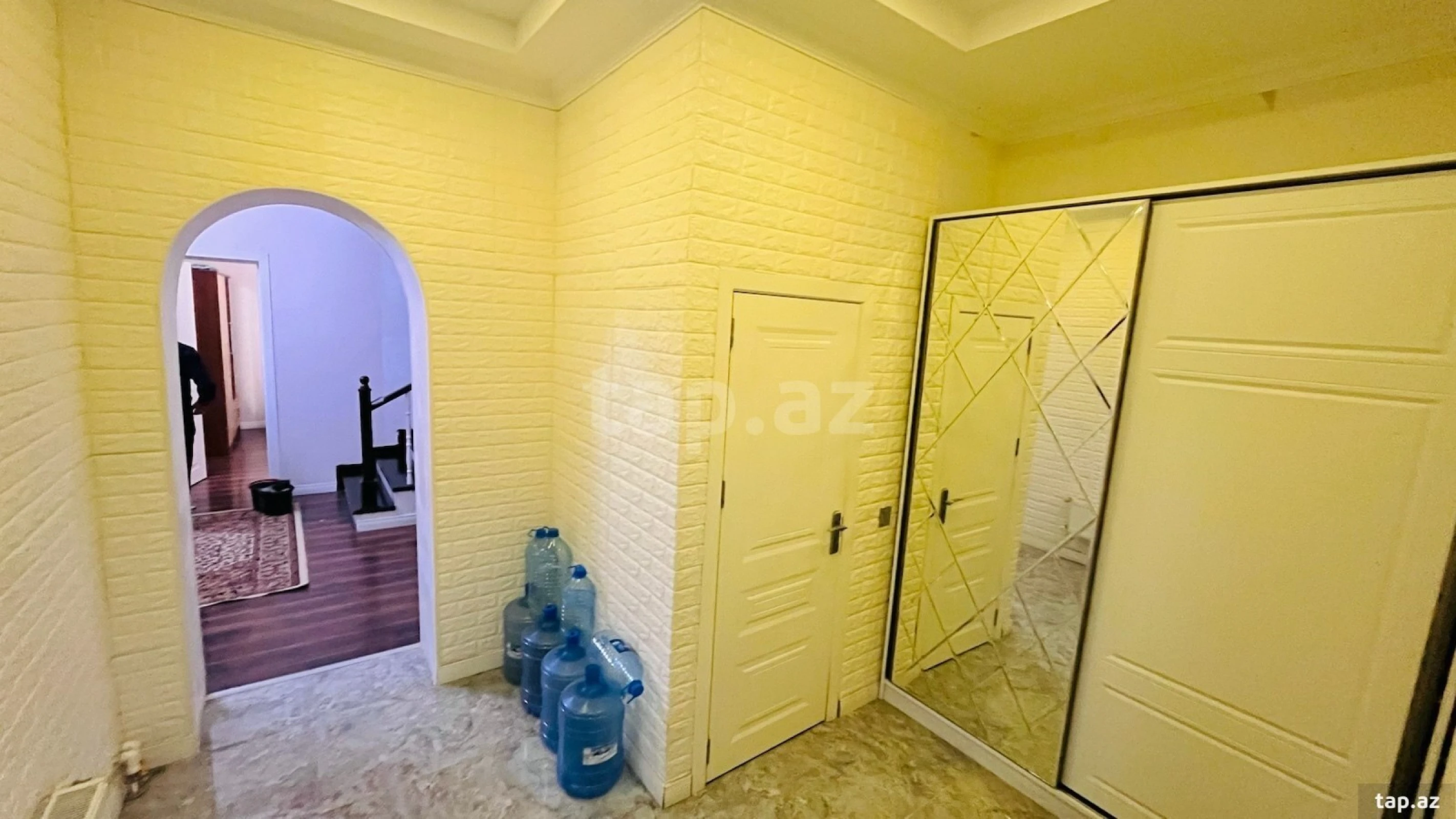 Satılır 7 otaqlı həyət evi