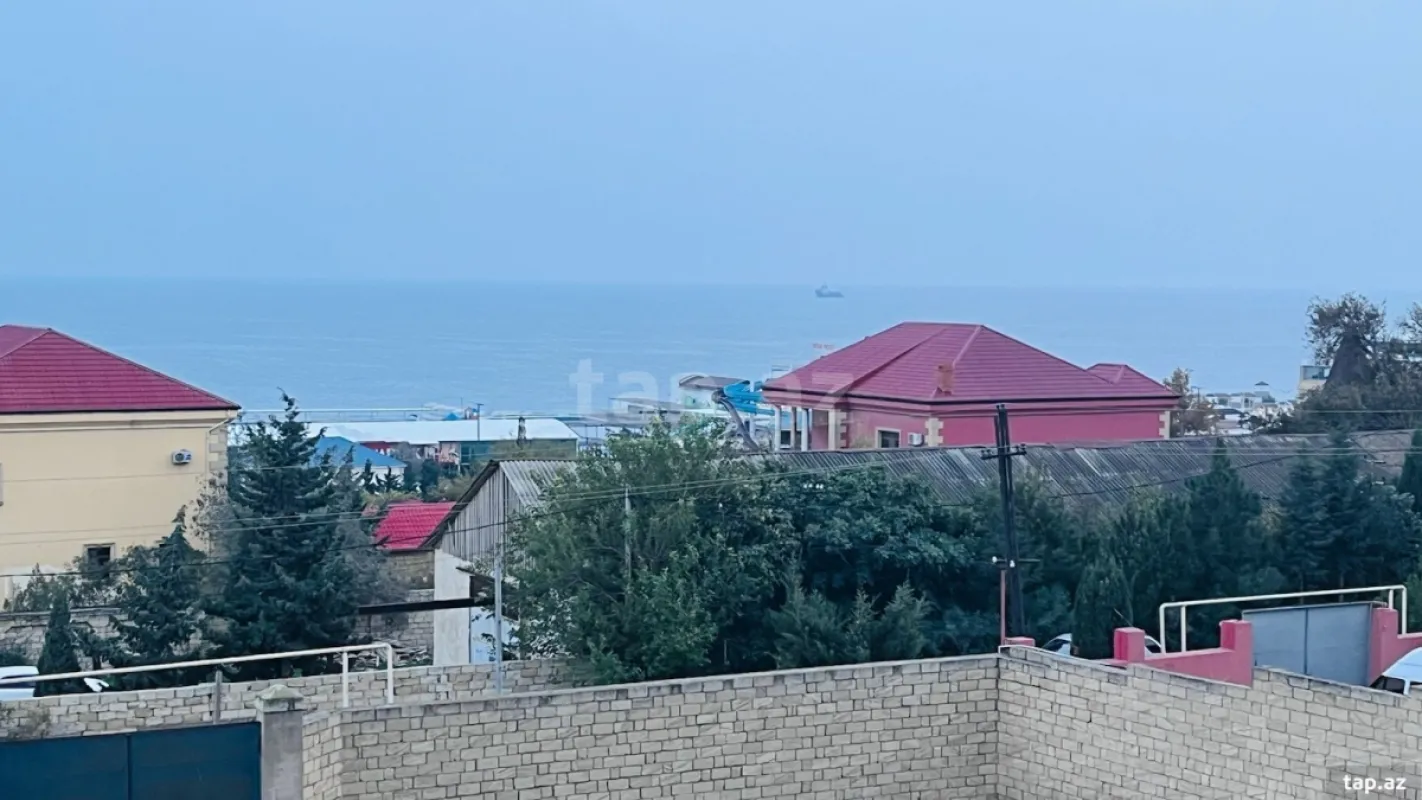 Satılır 7 otaqlı həyət evi