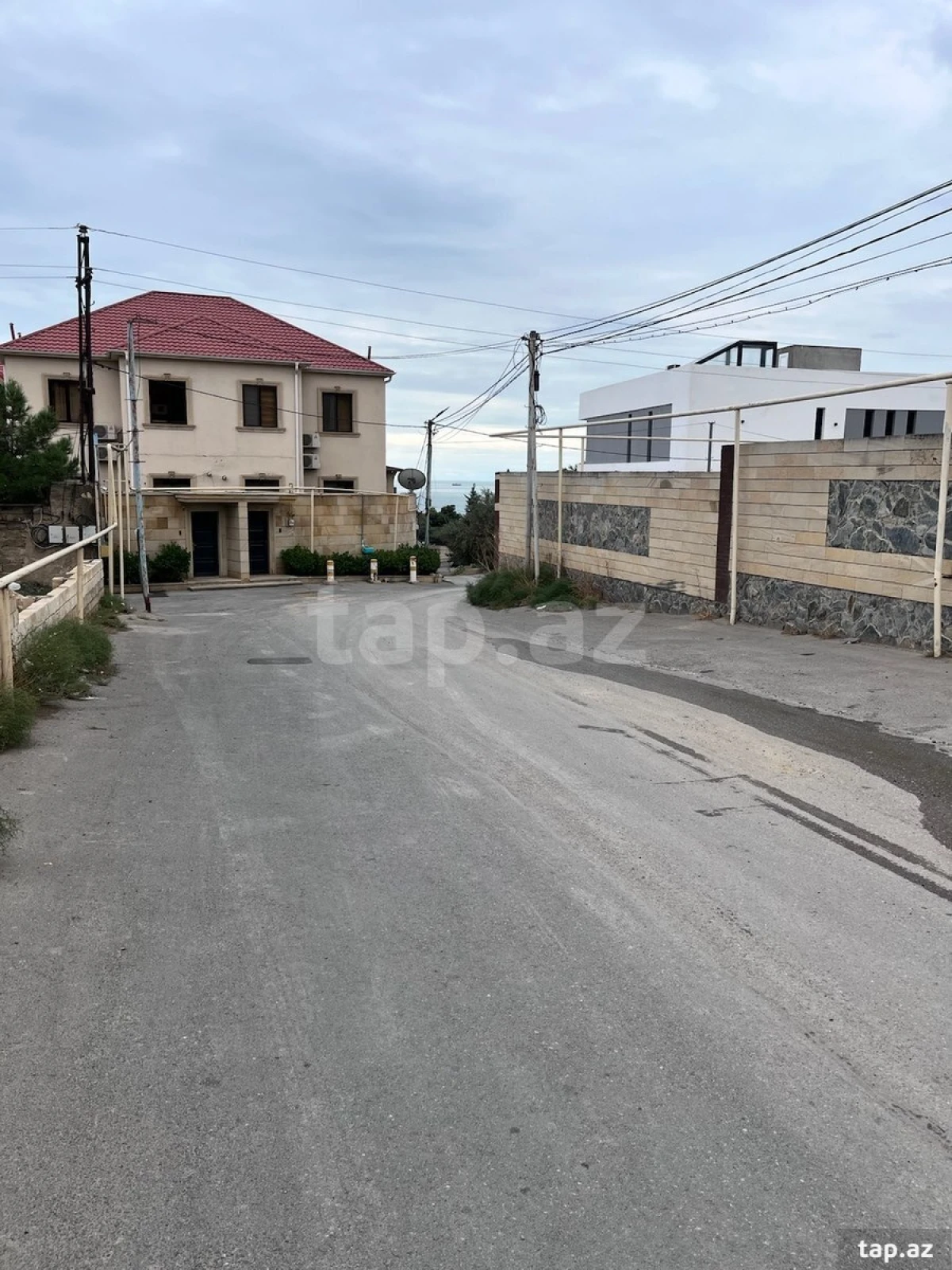 Satılır 7 otaqlı həyət evi